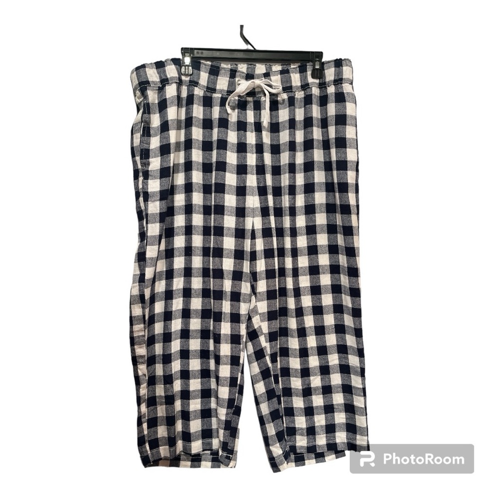 Dash Capris in blue and white checks.  Size XL. Linen/rayon blend pullon style
